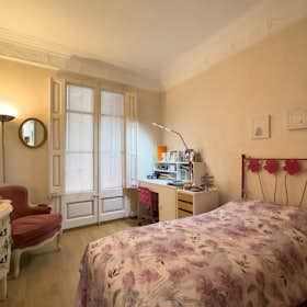 Private room for rent for €1,000 per month in Barcelona, Carrer de Jesús
