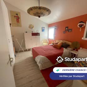 Private room for rent for €500 per month in La Rochelle, Rue du Félibrige