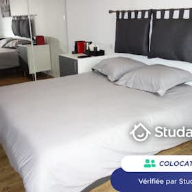 Private room for rent for €840 per month in Colombes, Avenue de Bezons