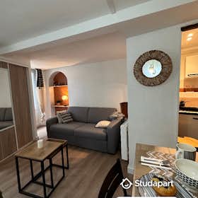 Apartament de închiriat pentru 600 EUR pe lună în Avignon, Rue Carnot