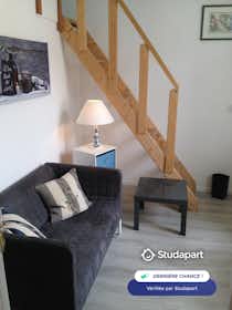 Apartament de închiriat pentru 680 EUR pe lună în La Rochelle, Rue Michelet