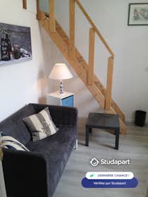 Apartamento para alugar por € 650 por mês em La Rochelle, Rue Michelet