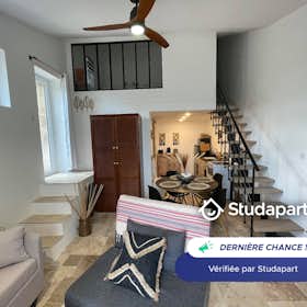 Huis te huur voor € 940 per maand in Nîmes, Chemin du Mas Christol
