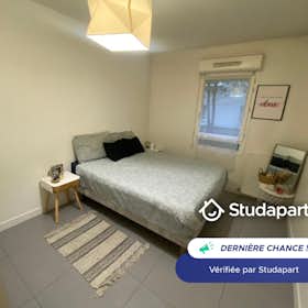 Apartment for rent for €1,350 per month in Nanterre, Rue de l'Avenir
