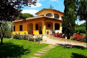 Huis te huur voor € 1.000 per maand in Poggibonsi, Località Santa Lucia
