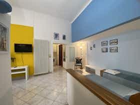 单间公寓 正在以 €1,320 的月租出租，其位于 Forlì, Via Famiglia Gualtieri