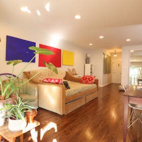 Appartement for rent for $2,500 per month in Los Angeles, N Poinsettia Pl