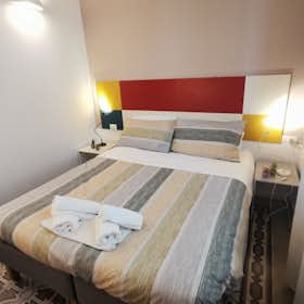 Apartment for rent for €1,300 per month in Milan, Via Varesina