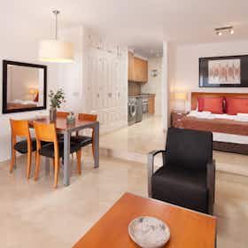 单间公寓 正在以 €1,350 的月租出租，其位于 Mijas, Urbanización Playa Marina