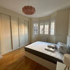 Private room for rent for €675 per month in Madrid, Calle de Basilio de Prado