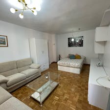 Private room for rent for €720 per month in Madrid, Calle de la Virgen de la Oliva