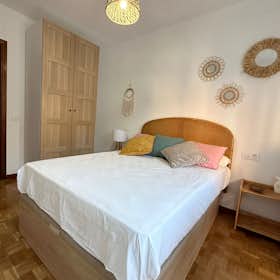 Private room for rent for €600 per month in Madrid, Calle de la Virgen de la Oliva