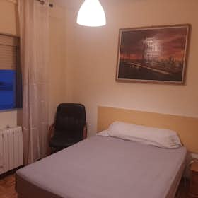 Private room for rent for €420 per month in Torrejón de Ardoz, Calle Segovia