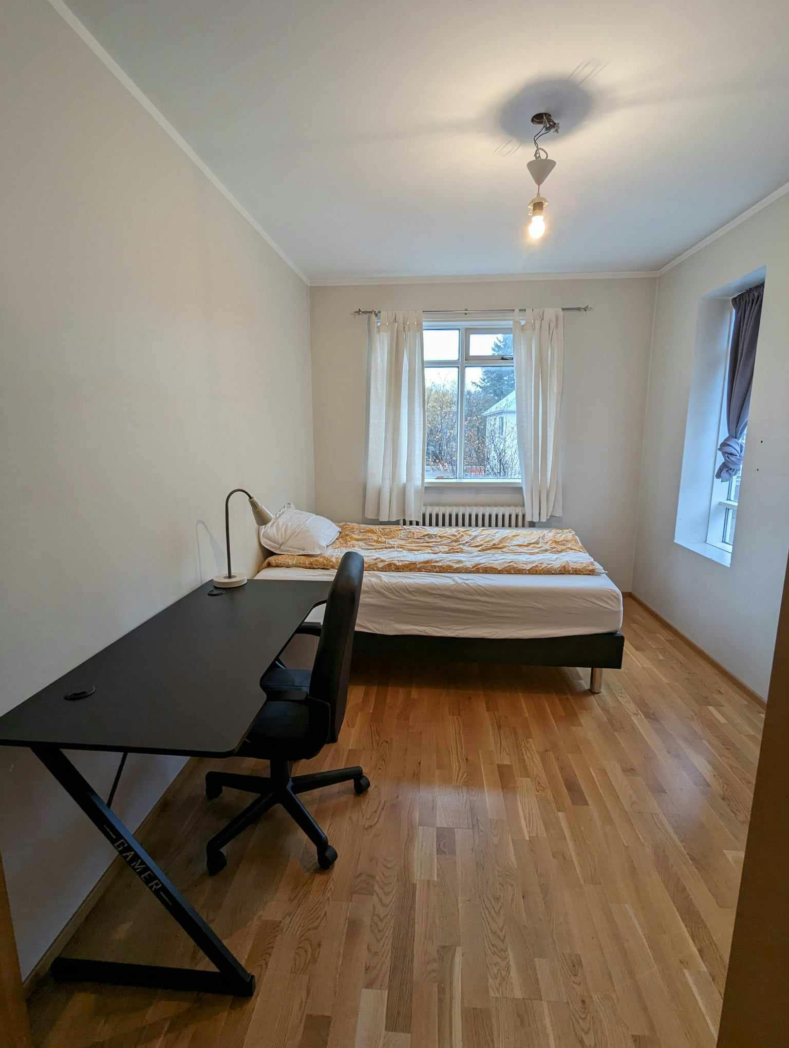 Chambre privée à louer pour 115 003 ISK/mois à Reykjavík, Blönduhlíð