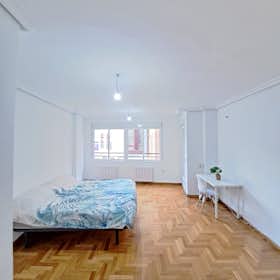 Отдельная комната сдается в аренду за 350 € в месяц в Albacete, Calle La Cruz