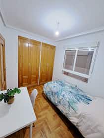 Private room for rent for €260 per month in Albacete, Calle La Cruz