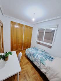 Private room for rent for €260 per month in Albacete, Calle La Cruz