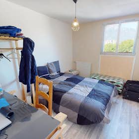 Chambre privée for rent for 350 € per month in Grenoble, Allée de la Colline