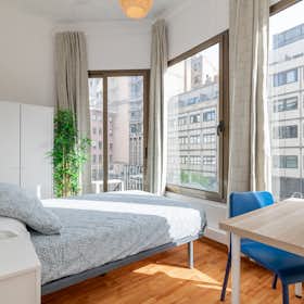Private room for rent for €848 per month in Barcelona, Ronda de la Universitat