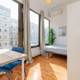 Private room for rent for €895 per month in Barcelona, Ronda de la Universitat