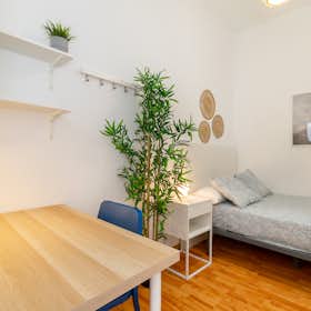 Private room for rent for €754 per month in Barcelona, Ronda de la Universitat
