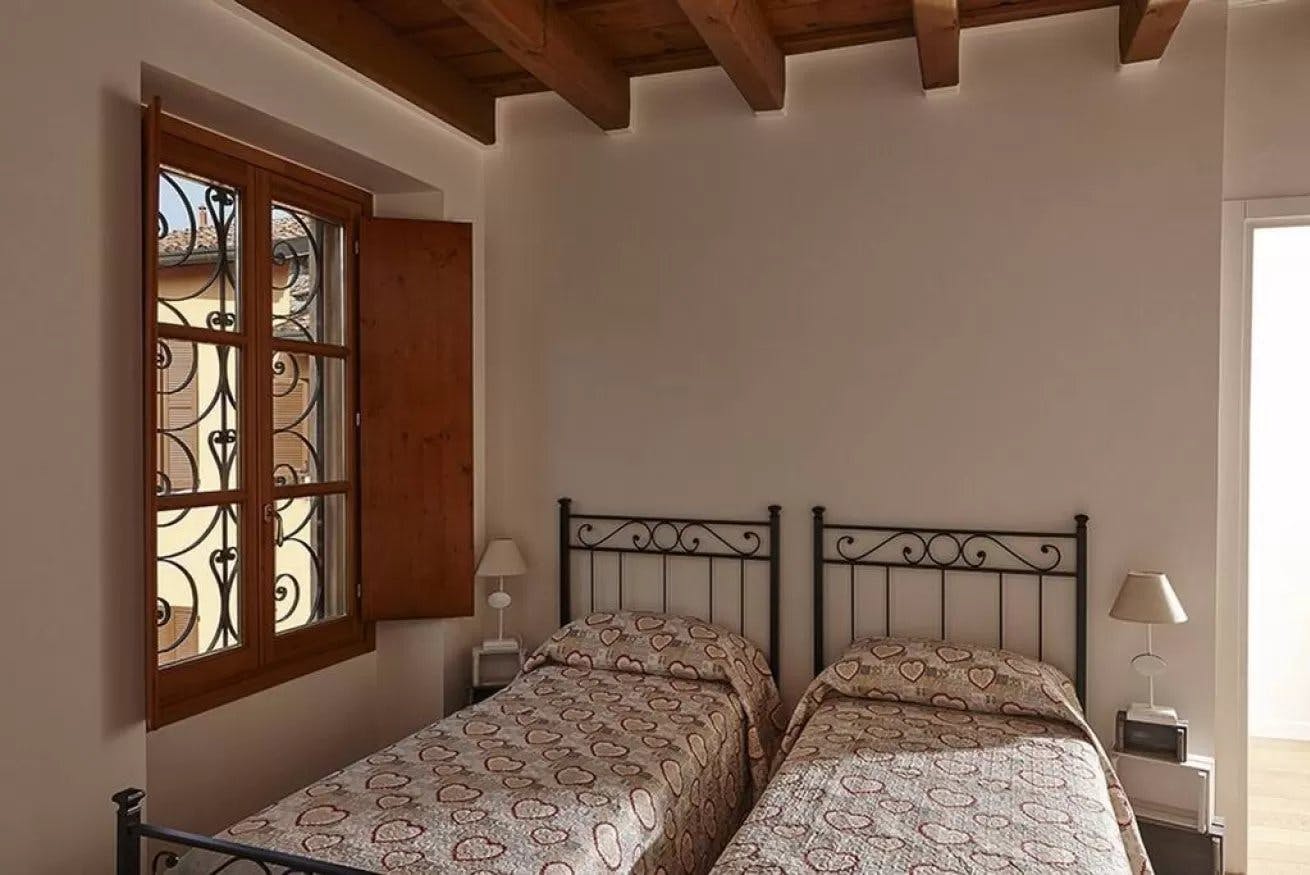 Apartment for rent for €264,000 per month in Como, Via Cinque Giornate
