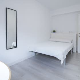 Private room for rent for €400 per month in Valencia, Carrer Porta Coeli