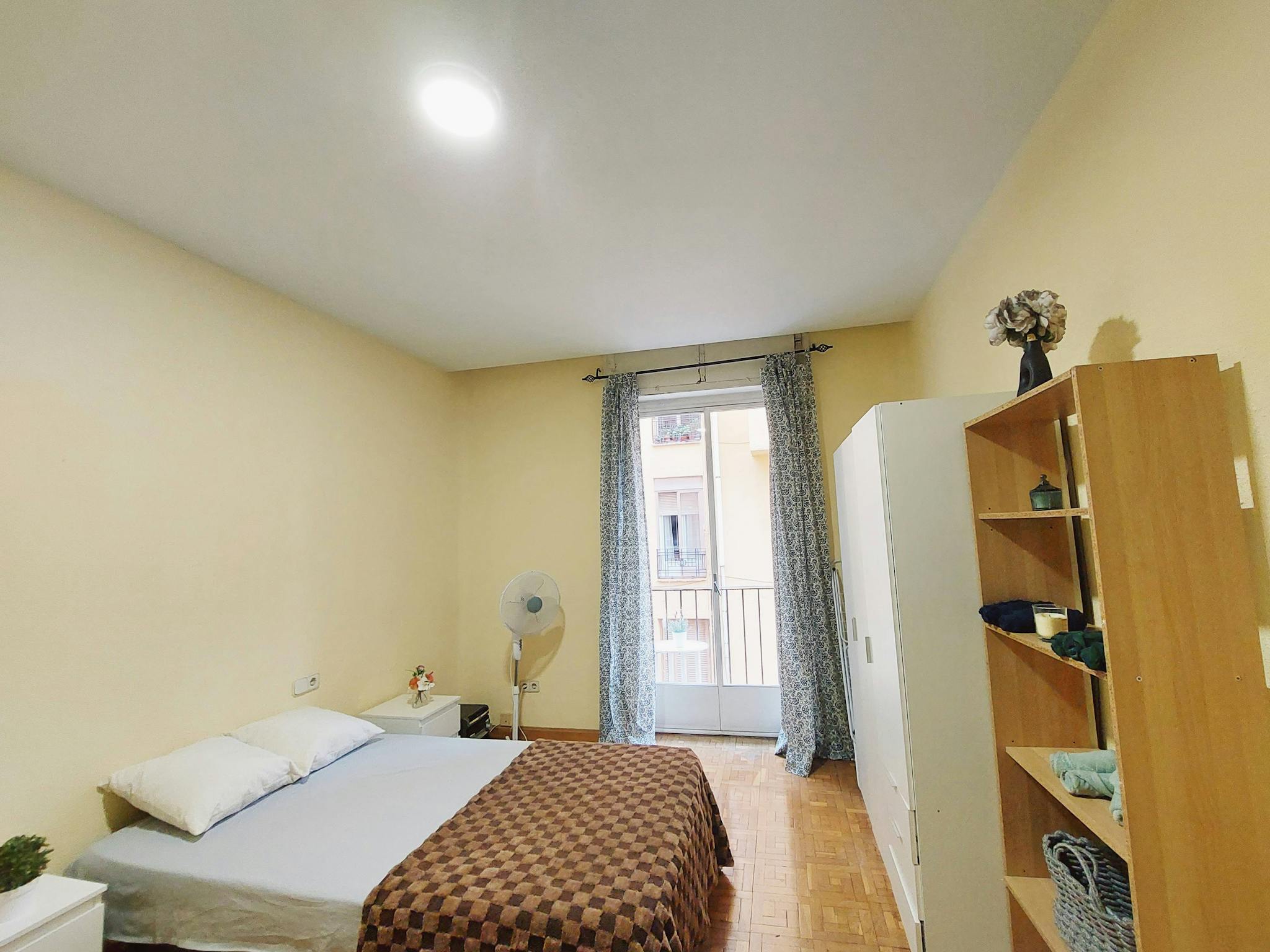 Calle de Guzmán el Bueno, Madrid preview