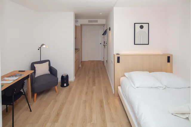 1-Bedroom Apartment in Rue Washington, Paris (1444979) room image 2