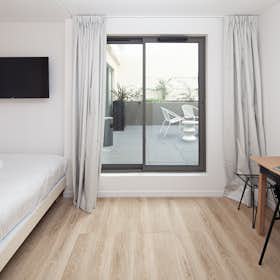 Apartment for rent for €3,100 per month in Paris, Rue Washington