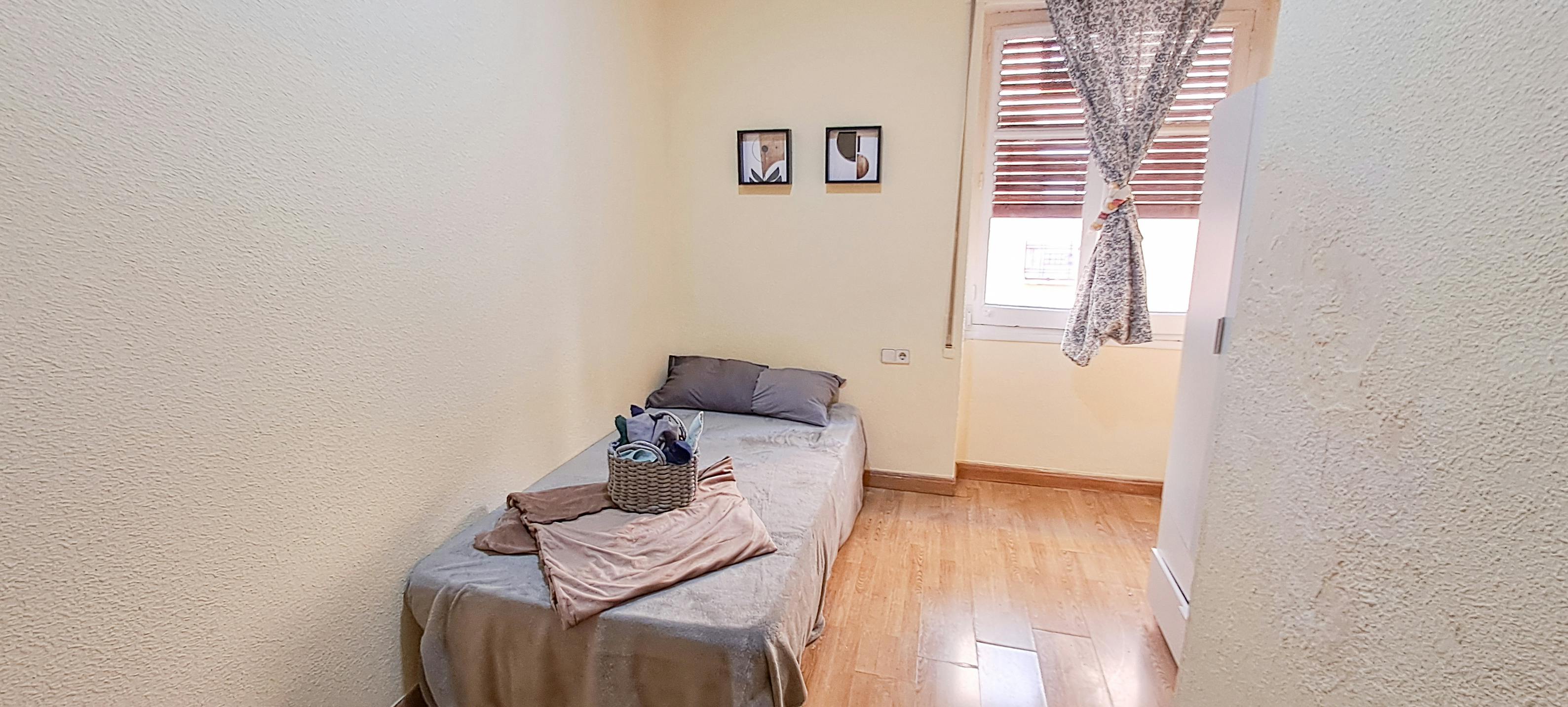 Calle de Guzmán el Bueno, Madrid preview