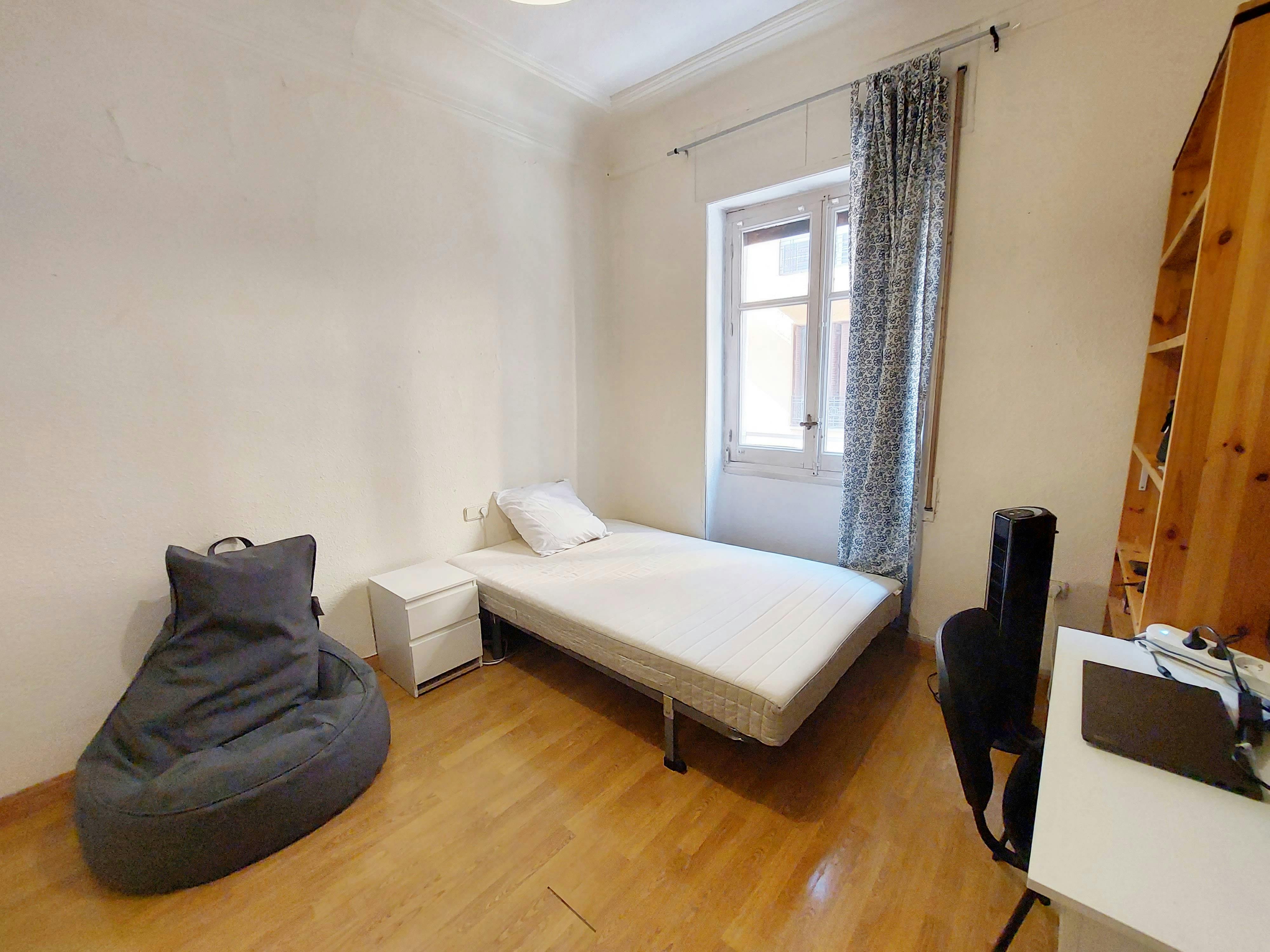 Calle de Guzmán el Bueno, Madrid preview