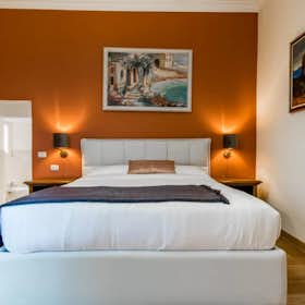 Appartement à louer pour 264 000 €/mois à Cernobbio, Via Vittorio Emanuele II