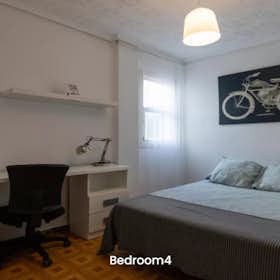 Private room for rent for €325 per month in Valencia, Carrer de la Vila de Muro