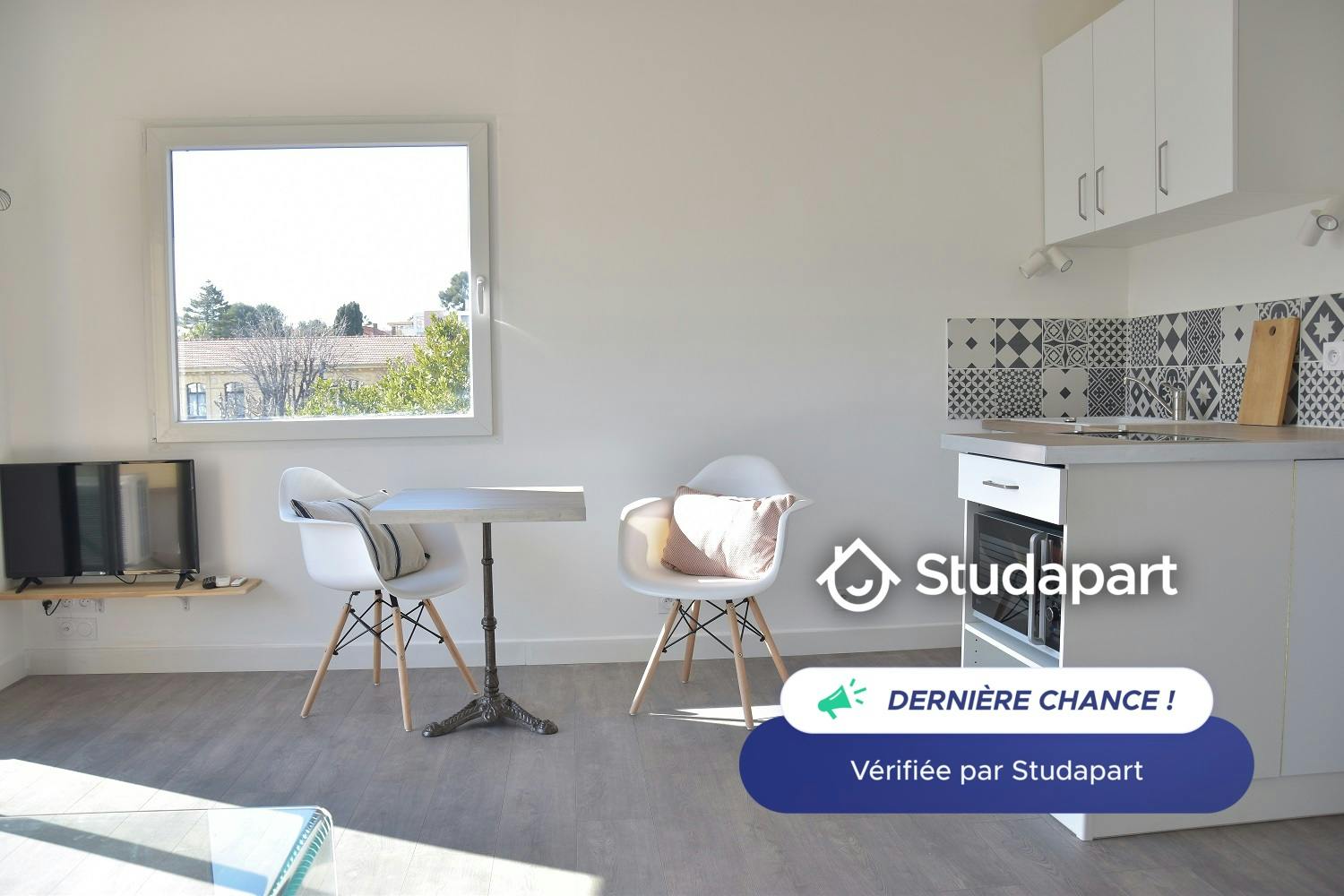 Apartment for rent for €750 per month in Antibes, Avenue des Frères Roustan