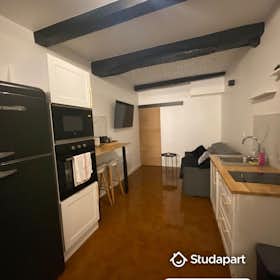 Apartment for rent for €900 per month in Rouen, Rue des Bons-Enfants