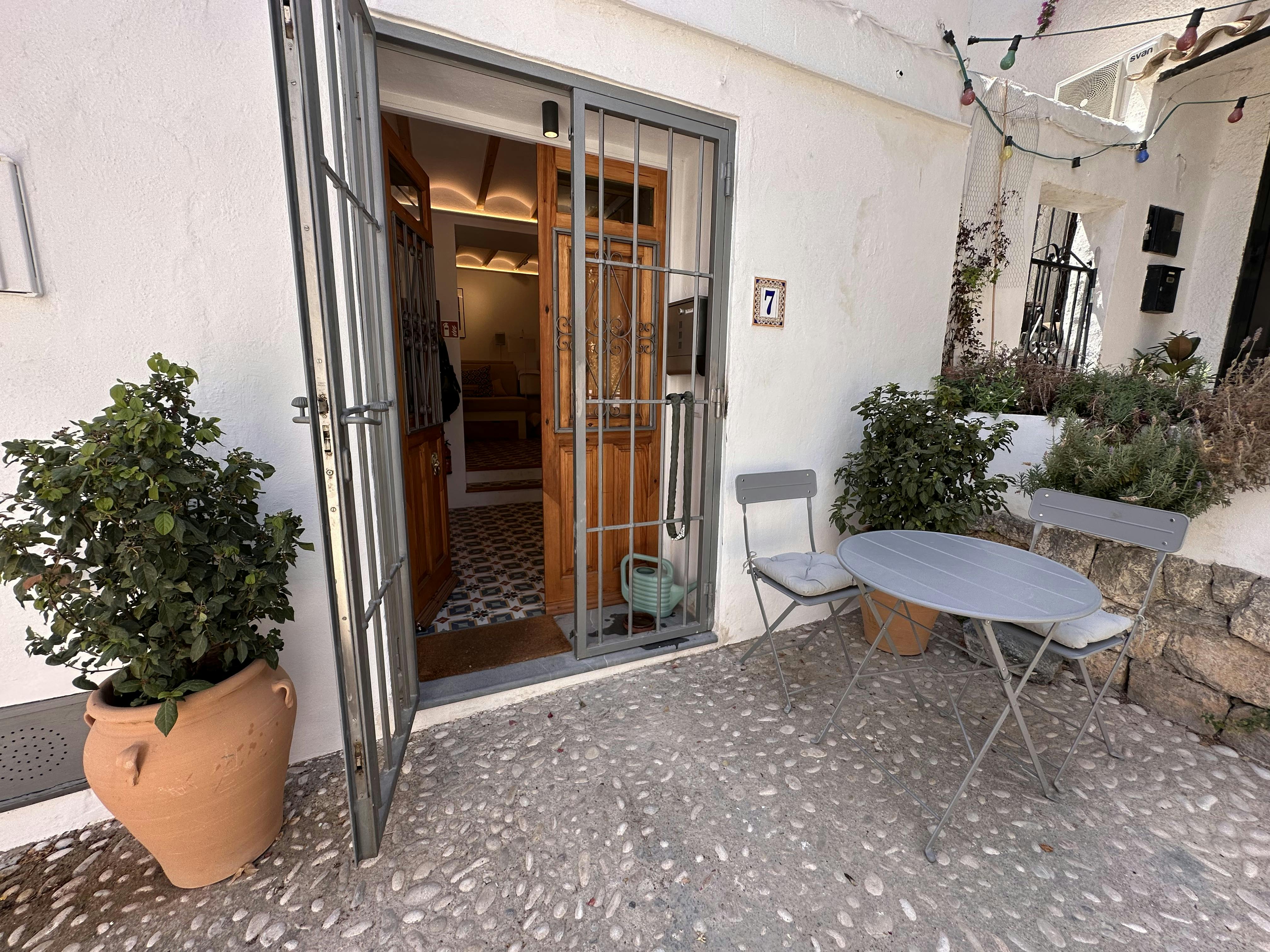 House for rent for €1,800 per month in Altea, Calle Carretera