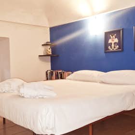 Apartment for rent for €1,100 per month in Turin, Via Paolo Sacchi