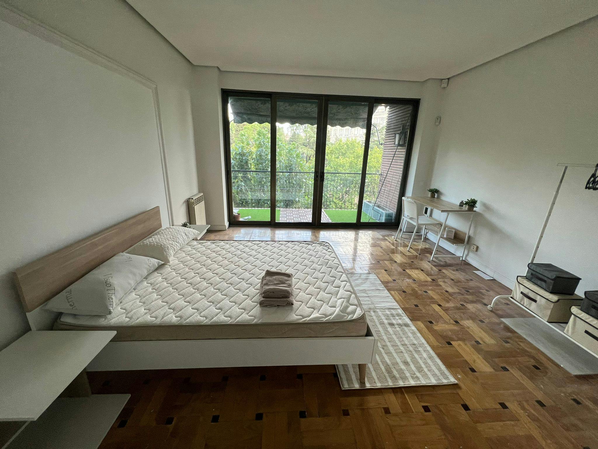 Cuesta de San Vicente, Madrid preview