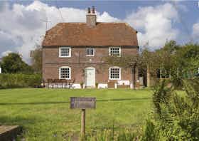 Casa para alugar por £ 3.000 por mês em Canterbury, Padbrook Lane