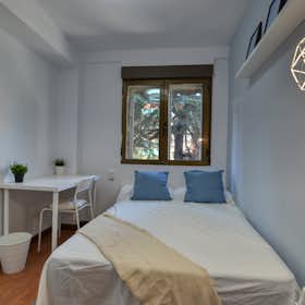 Private room for rent for €450 per month in Madrid, Calle de San Lamberto