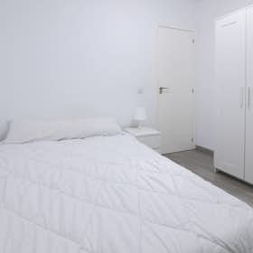 Private room for rent for €400 per month in Valencia, Avinguda del Primat Reig