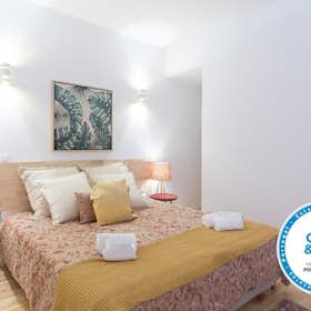 Apartment for rent for €999 per month in Porto, Rua dos Mártires da Liberdade