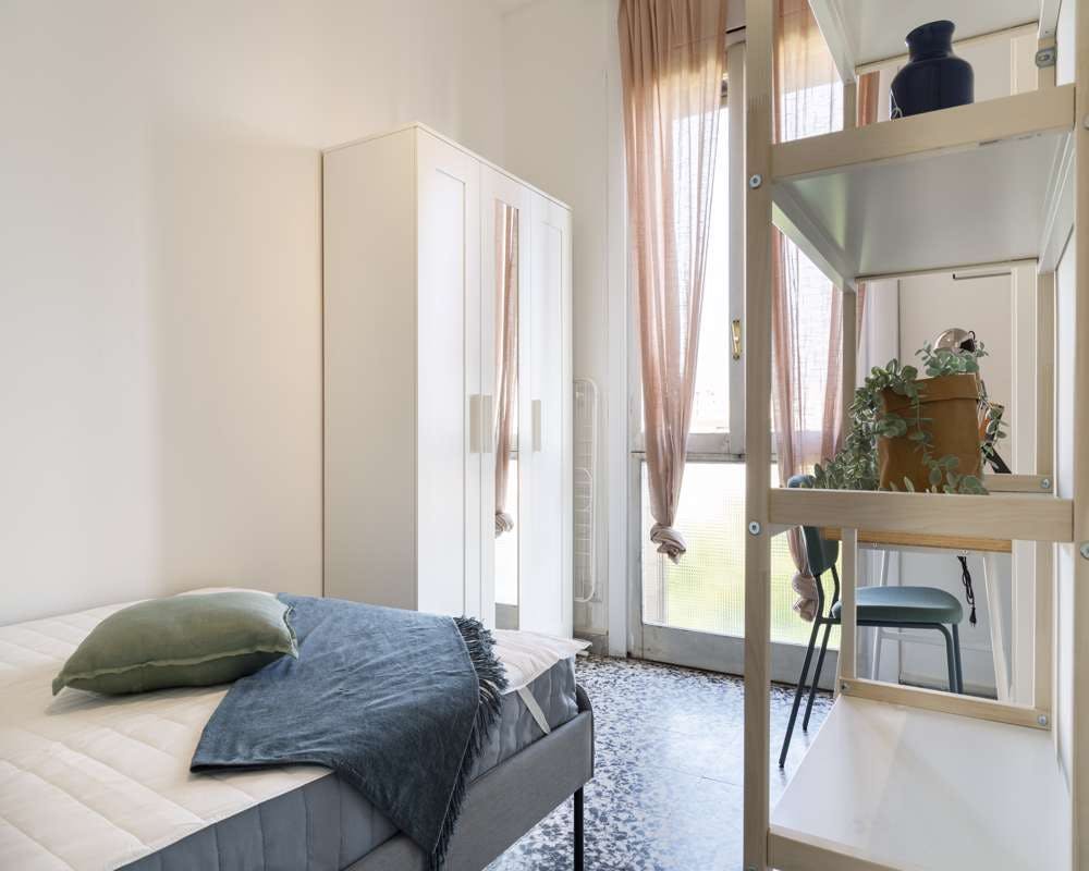 Private room for rent for €705 per month in Milan, Via Luisa Battistotti Sassi