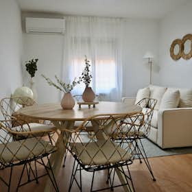 Apartment for rent for €1,700 per month in Madrid, Calle del Puerto de la Bonaigua