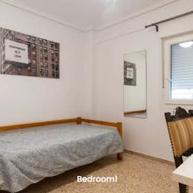 Private room for rent for €325 per month in Valencia, Calle Carolina Álvarez