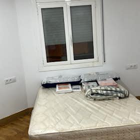 Private room for rent for €1,045 per month in L'Hospitalet de Llobregat, Avinguda de Pau Casals