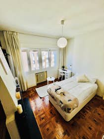 Отдельная комната сдается в аренду за 355 € в месяц в Pamplona, Calle de Abejeras