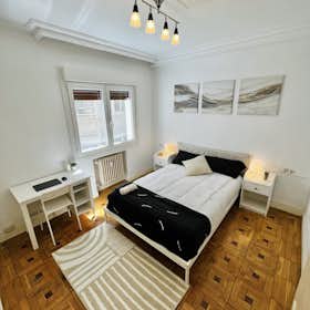 Приватна кімната за оренду для 375 EUR на місяць у Pamplona, Calle de Abejeras
