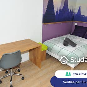 Private room for rent for €420 per month in Rouen, Rue Brisout de Barneville